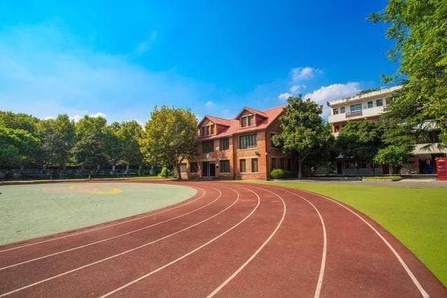 学生被批评教育后跳楼责任应如何划分？