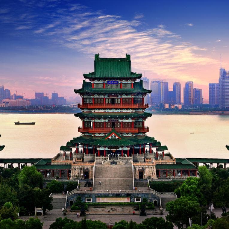 滕王阁十二时辰：从晨曦到夜幕的绝美剪影