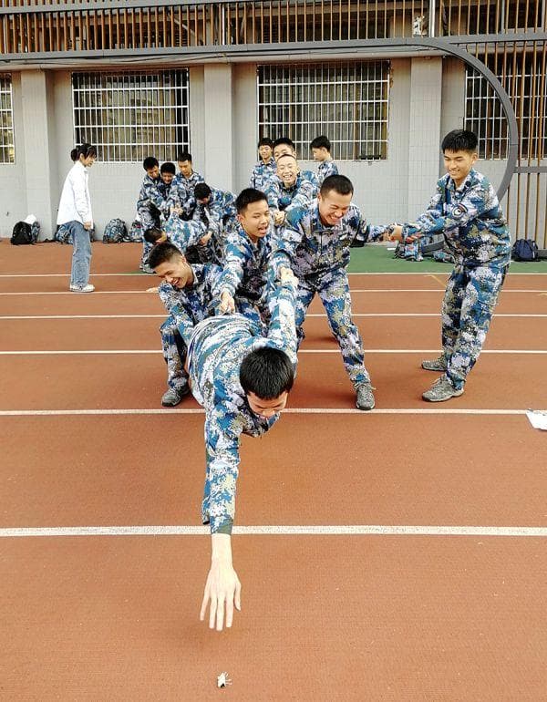 发现郁结、扫除阴霾 心理教师筑牢校内“心防”