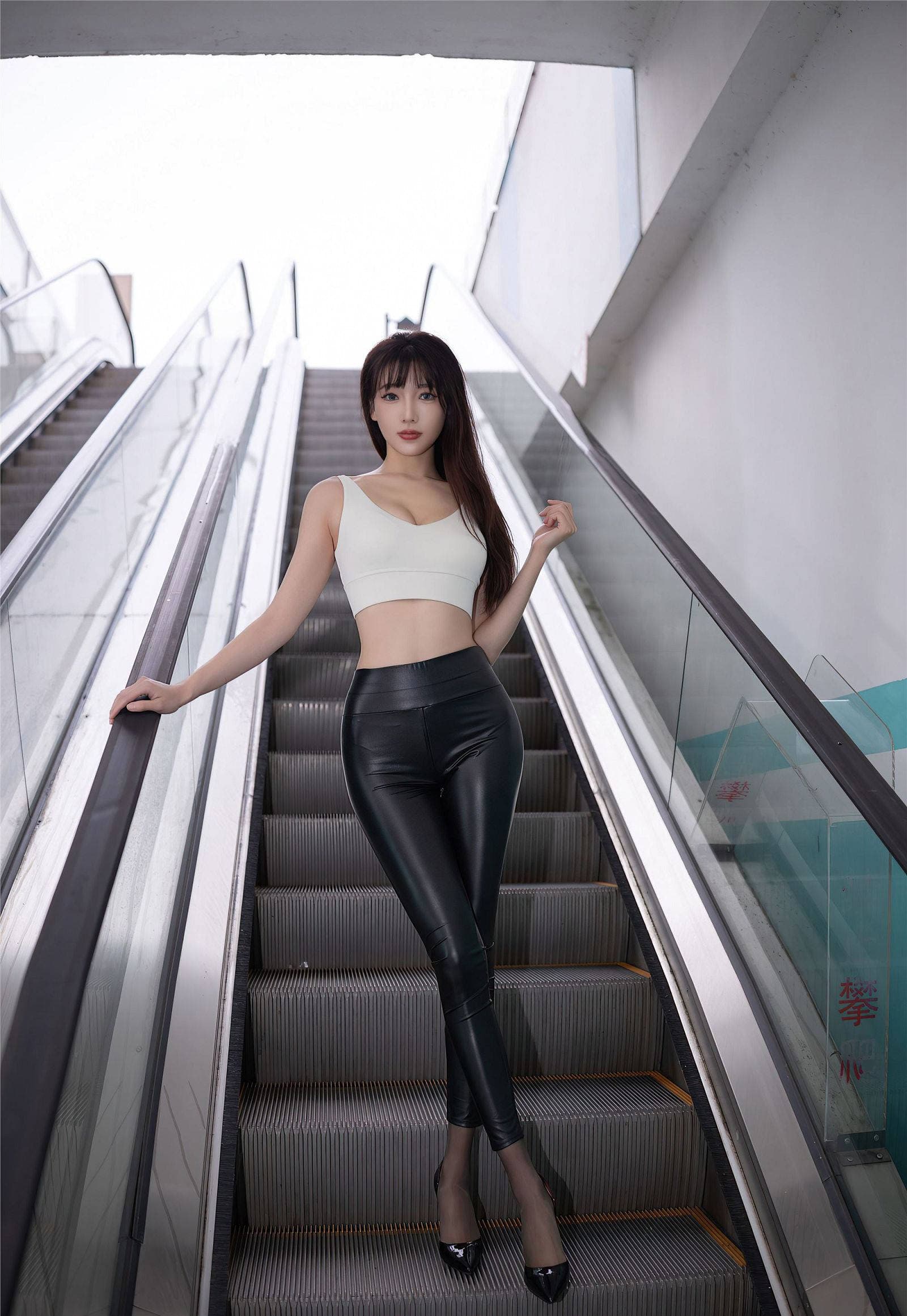 现代女性的独立与自信：从细节中绽放的魅力