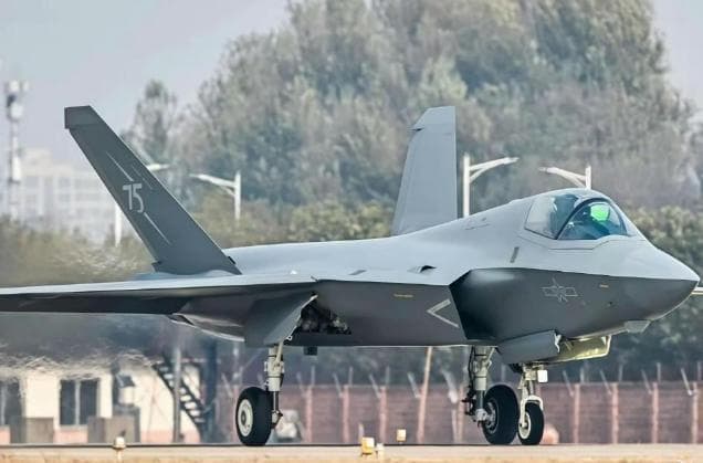 歼-35霸气登场，中国空军双隐形战机引领新时代，意味着什么？