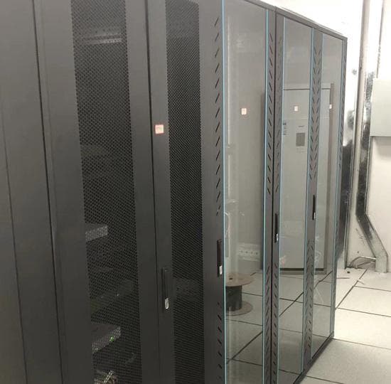 弱电机房建设工程：核心设备与关键要素概览