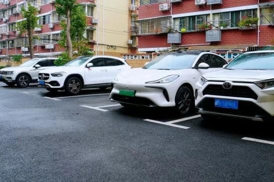 停车位增加一倍，道路反而更宽敞！这个小区是怎么做到的？