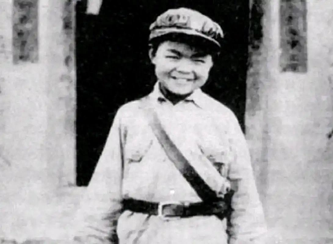最小红军向轩：2岁坐牢7岁参军，9岁走长征，1955年时被授予军衔