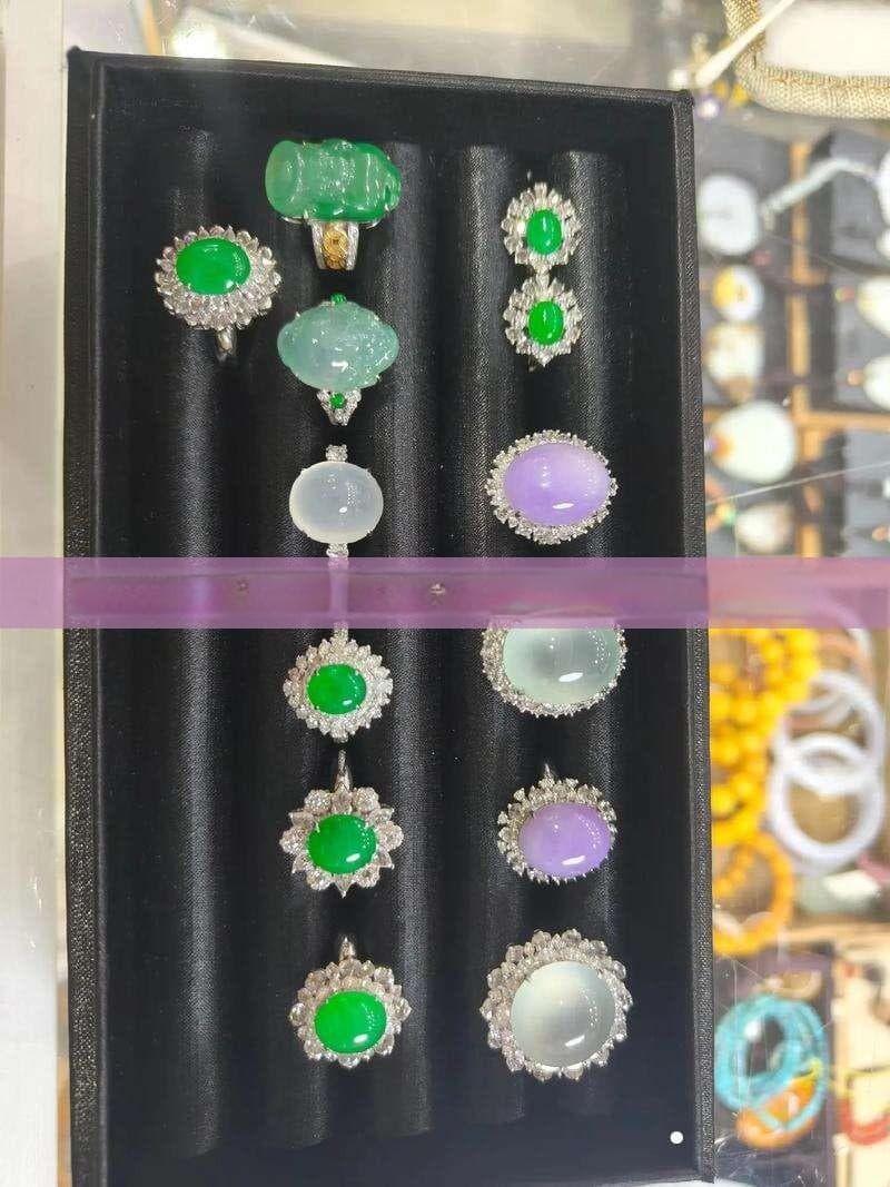 探究玉石属性：它与水的关系及分类详解