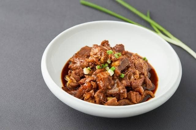 蚝油牛肉做法详解，嫩滑鲜香，酱香浓郁，家庭餐桌必备美味