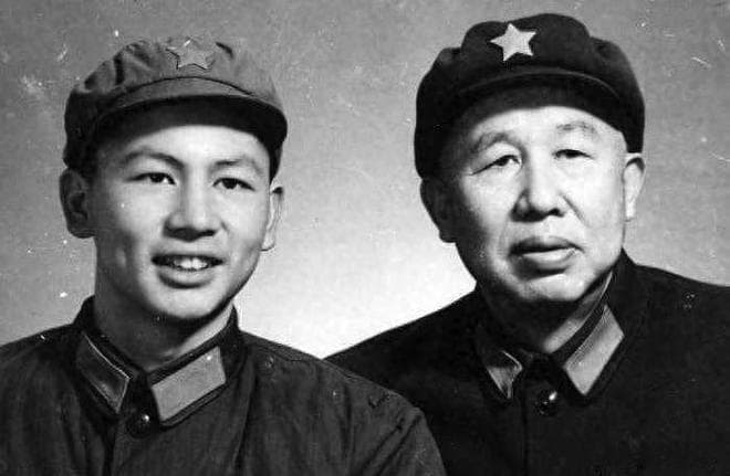 他是开国上将的长子，后也官至中将，汶川大地震时赢得世界赞赏
