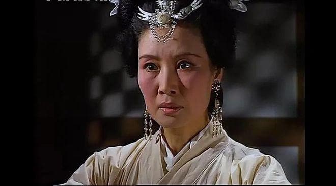 董太后是国母，何进凭什么将她赶出宫，又逼杀了她？为何没人阻止