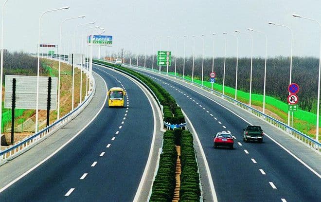 高速公路安全行车指南：从准备到应急处理全攻略