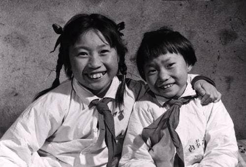 曾经的“草原英雄小姐妹”，暴风雪中保护384只羊，她们后来怎样