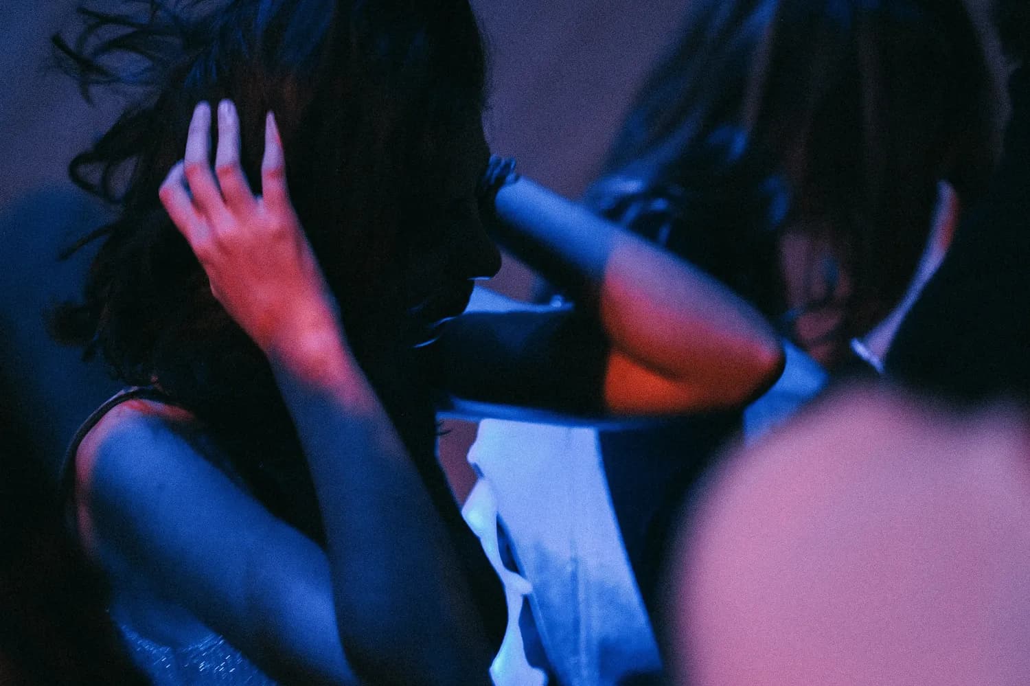 牛佳宇打妹上热搜，法律责任了解一下？
