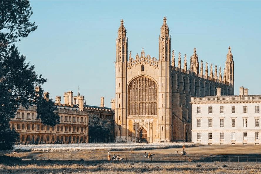 英国名校双子星：剑桥厉害还是牛津厉害？
