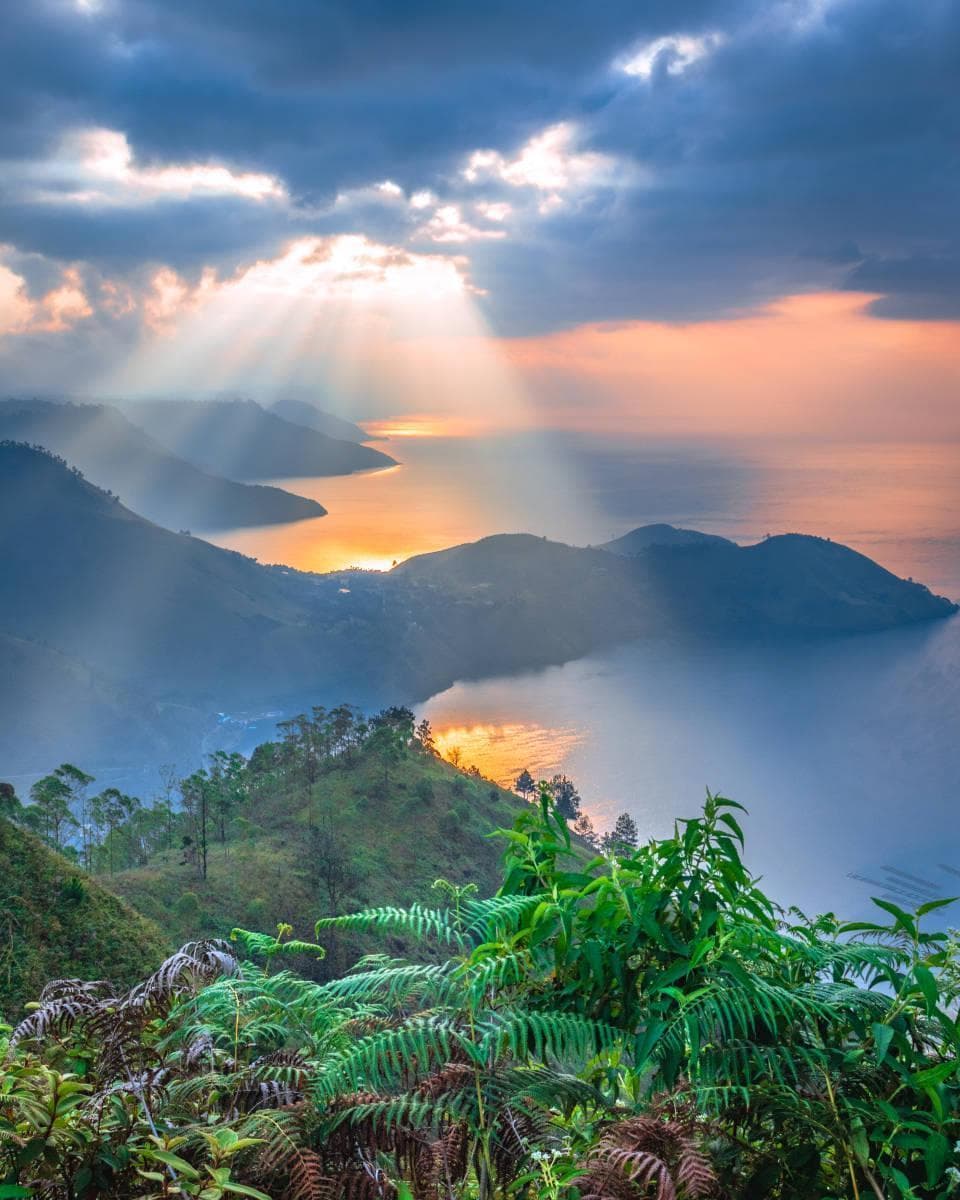 登哀牢山主峰，访彝族村落：云南中部旅游攻略