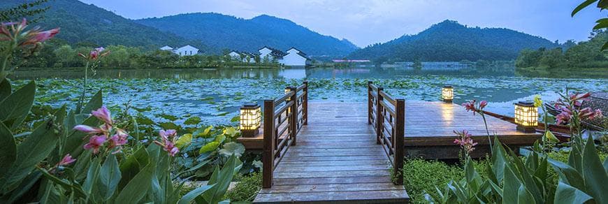 杭州西湖民间故事：断桥相会与龙井传奇