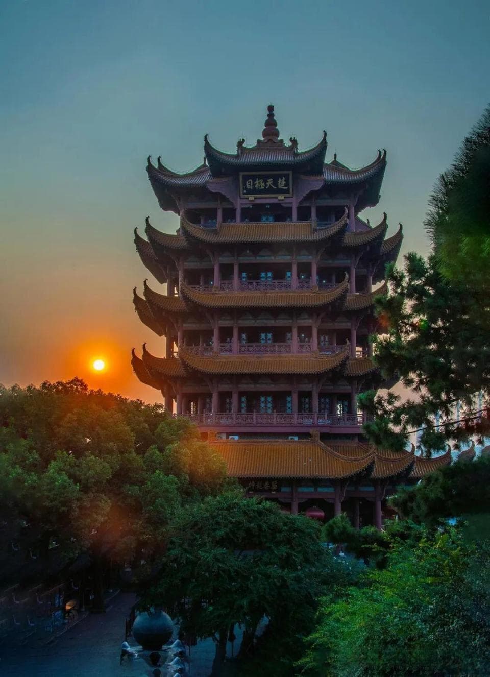 武汉黄鹤楼景点介绍，古楼新韵，一文带你领略千年文化瑰宝！