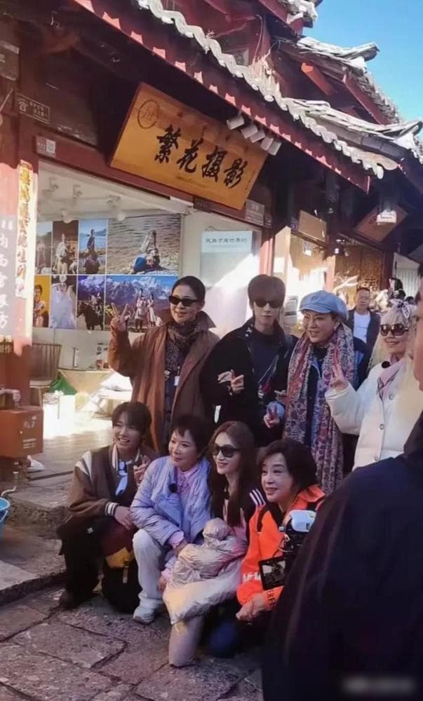 刘晓庆在《一路繁花》中的蜕变：74岁依旧闪耀的传奇女星