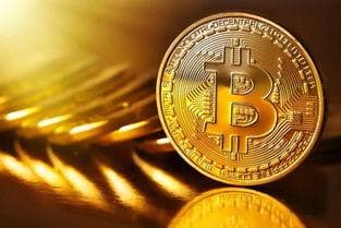 比特币历经十年终迎最大崩盘：硬分叉后的反思与未来展望