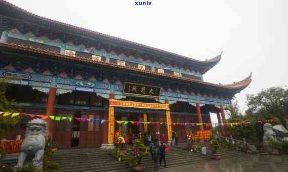 长沙开福寺供奉的神祇有哪些？同时介绍寺庙的历史和建筑特色。