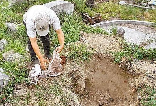 广西的奇怪习俗，人死后几年，为何还要挖出来重新安葬？有啥说法？