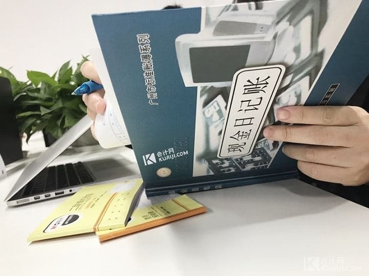 财务会计报告包括哪些内容？