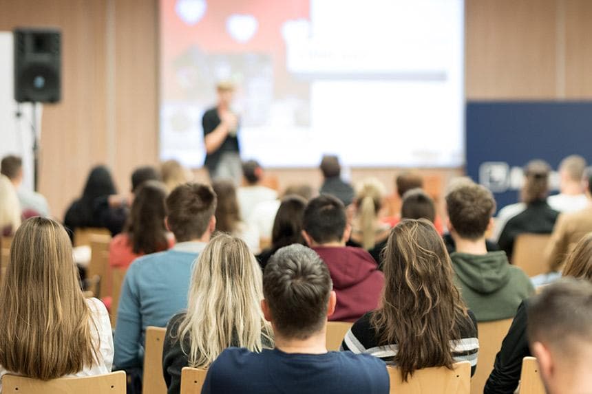 学术会议PPT制作指南：从目标设定到演讲准备的全流程指导