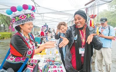 “中国游”持续升温：外国游客纷至沓来，体验中华文化魅力