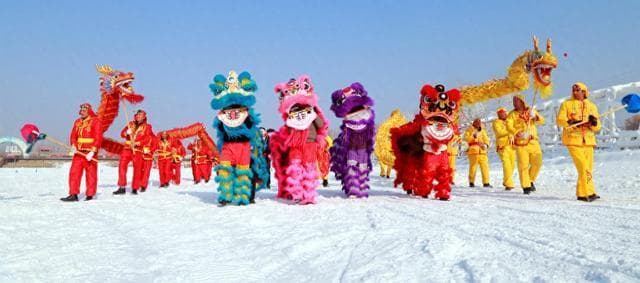 舞龙舞狮：中国春节最具代表性的民俗活动