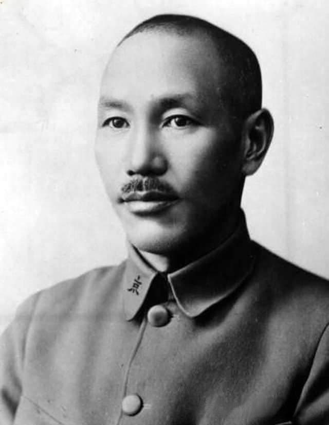 蒋介石生前最后一张照片：晚年生活狼狈不堪，每天依靠尿管生活