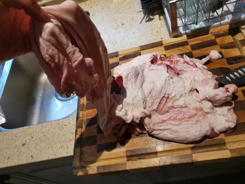 羊前腿变肉卷：8步教你在家制作火锅食材