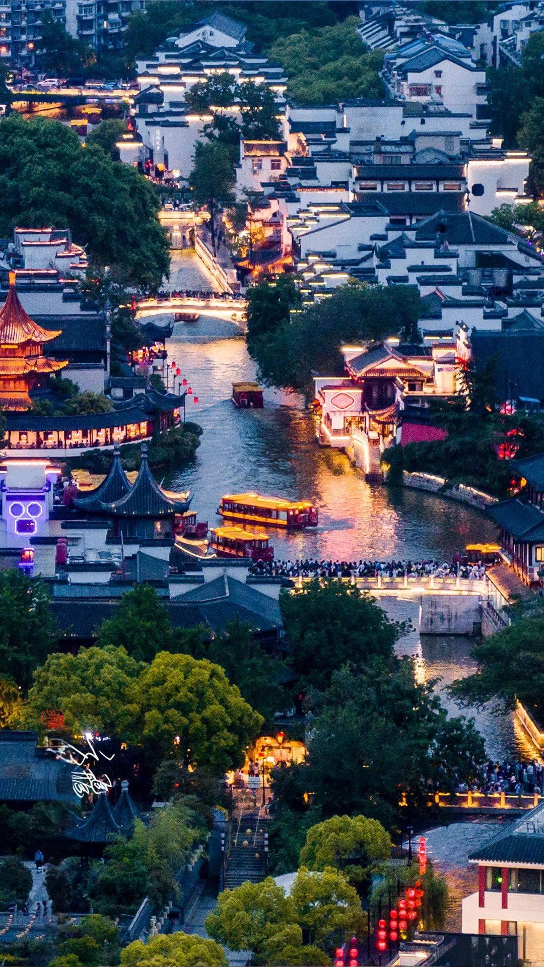 南京夜经济的C与A：文化与商场双轮驱动