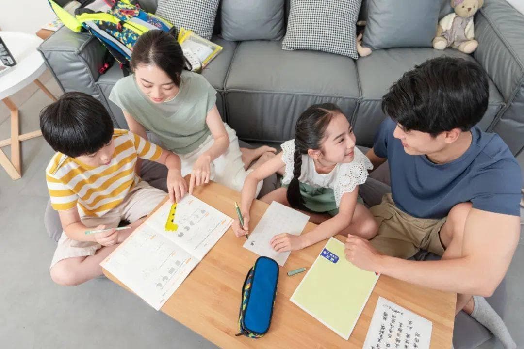 家长学校 | 面对孩子不同的成长阶段，父母应该扮演好怎样的角色？