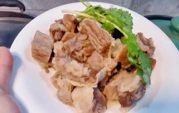 清炖猪肋条：一道经典的中式炖菜