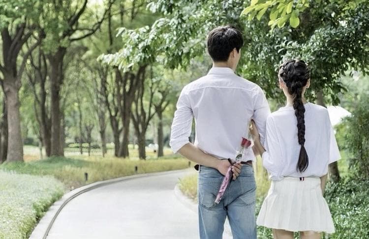 从吸引到亲密：恋爱中如何走向更深的情感连接？
