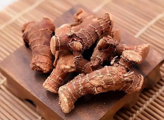 牛肉炖煮技巧：四种香料提升软嫩口感，去腥不柴