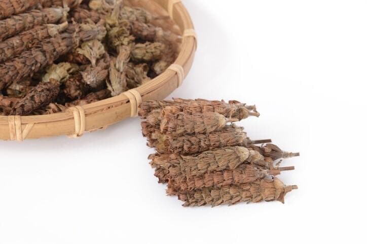 夏枯草的功效与禁忌：金銀花夏枯草清肝明目降血壓！夏枯草煲幾耐？