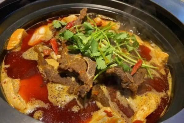 炖牛骨头虽然看似简单，但要想炖得入味、软烂，还是需要掌握技巧