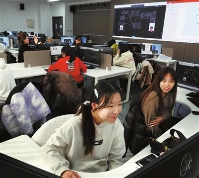 财大推进人工智能技术与教育教学深度融合 首批自主开发特色“智能体”投用