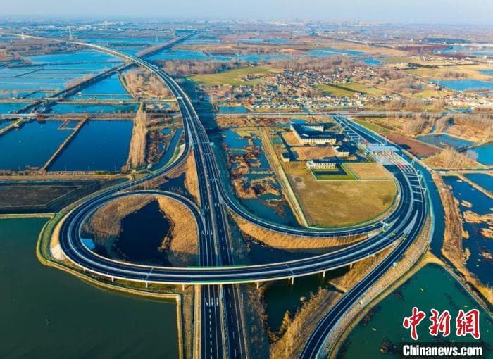 江苏阜溧高速建兴段建成通车 “水上高速公路”带动沿线产业发展