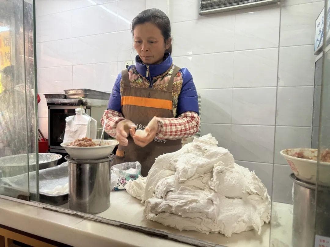 元宵节传统美食受热捧，朱家角古镇汤圆热销