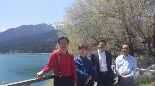 两个世界级中心在新疆