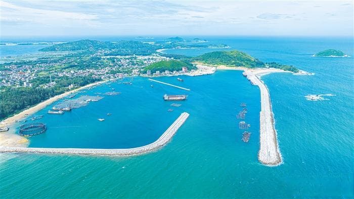 海南万宁乌场渔港升级投用，创新施工法保护珊瑚生态
