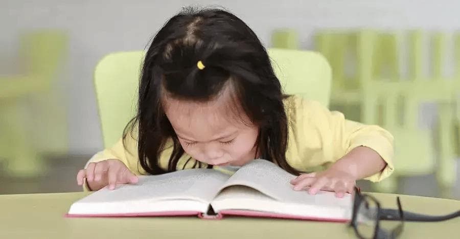 调好课桌椅高度，近视、脊柱侧弯一起防！怎么调？看过来！