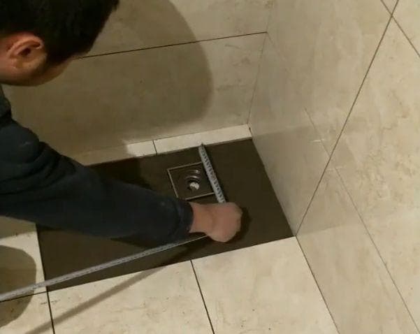 装个地漏竟花 200 块人工费，冤吗？排水效果让业主笑了！