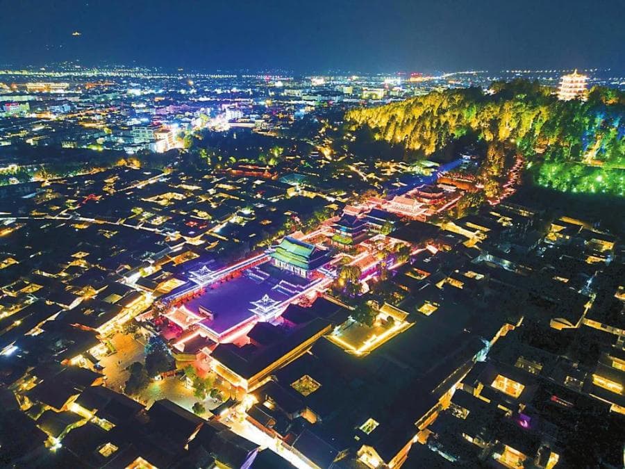 慕名“遇见木府” 体验纳西文化