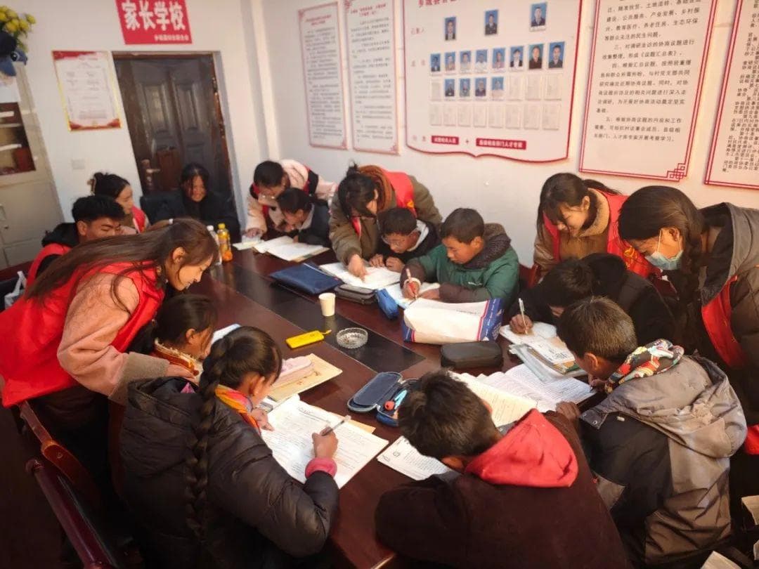 返乡大学生开展乡村支教活动，助力孩子快乐寒假