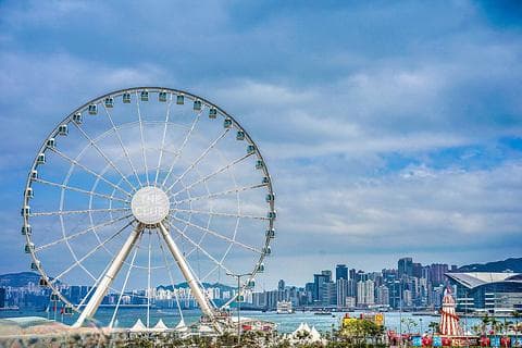 香港摩天轮：城市之眼与浪漫地标