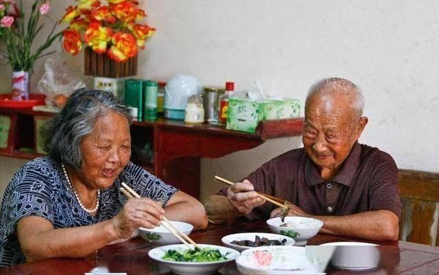 研究发现：晚饭在这个时间吃，衰老更慢、疾病更少，早了解早受益