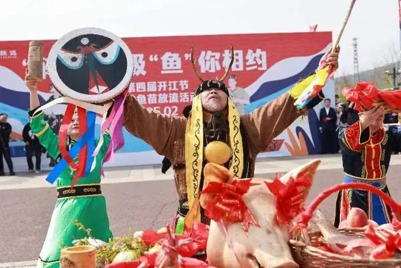 抚远市第四届开江节暨大马哈鱼苗放流活动启幕