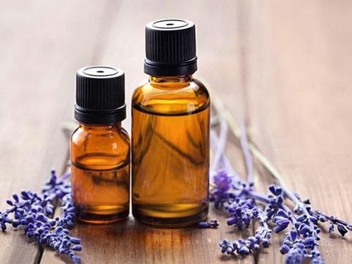 从洁面到按摩：薰衣草精油护肤的多种使用方法