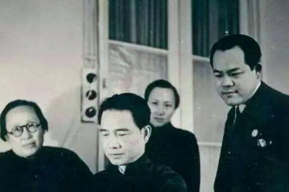 1946年蒋介石密令炸开汪精卫墓，尸体意外未腐，口袋藏有3寸纸条